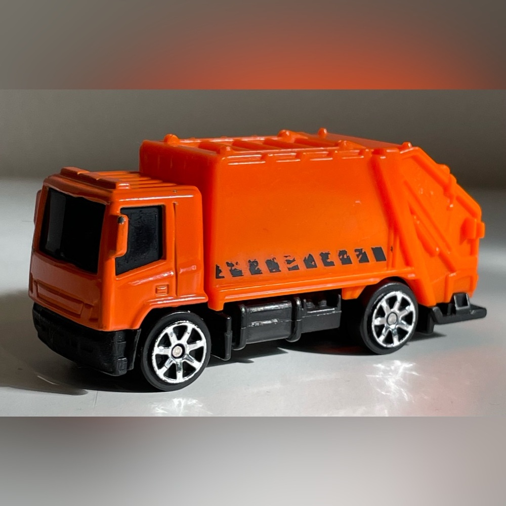 Maisto Orange Recycling Garbage Toy Truck Cake Topper - Diorama Toys